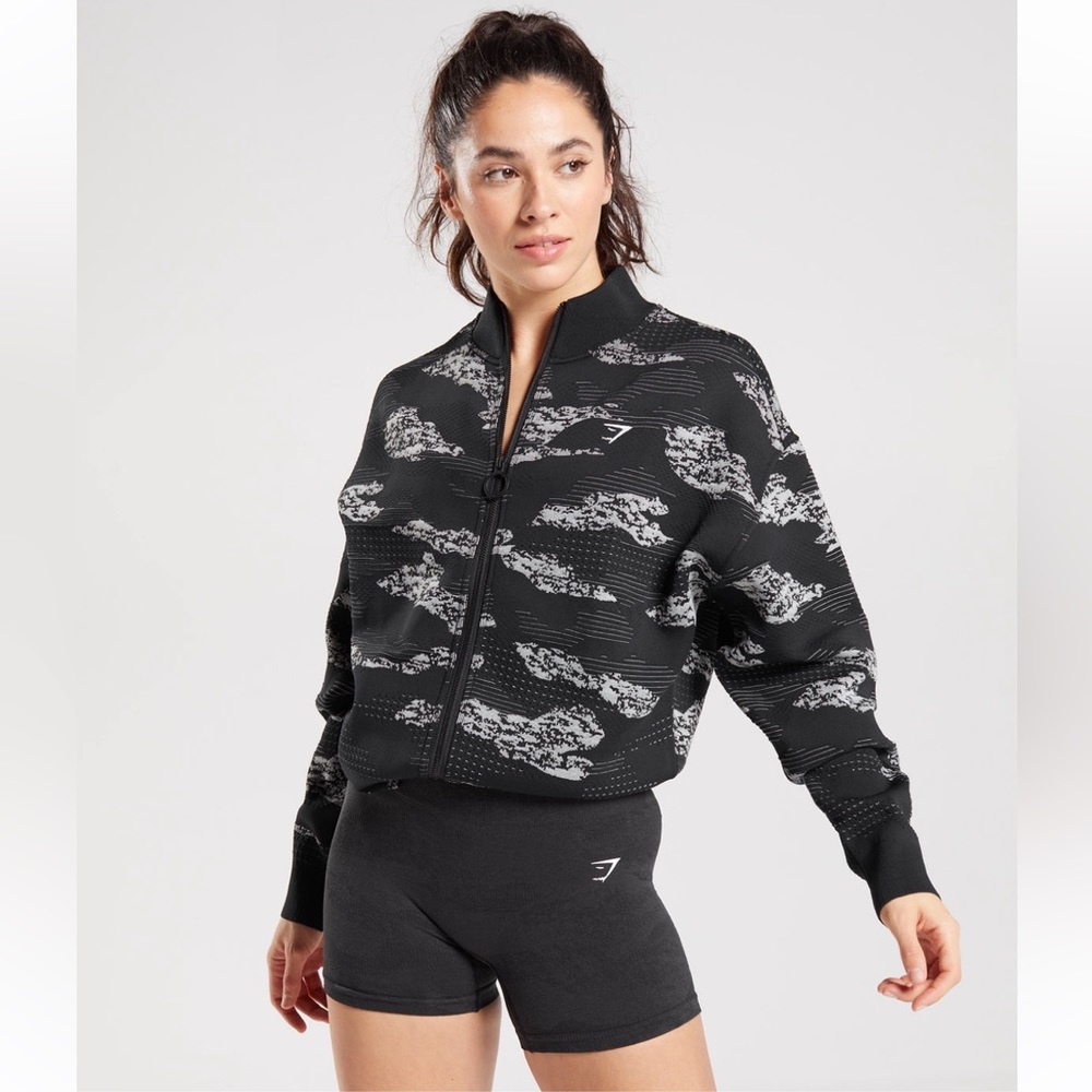 NWOT Gymshark Adapt Camo Seamless Track Jacket Black Size Small